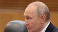 Während Putins China-Besuchs spitzt sich der Machtkampf im Kreml weiter zu.