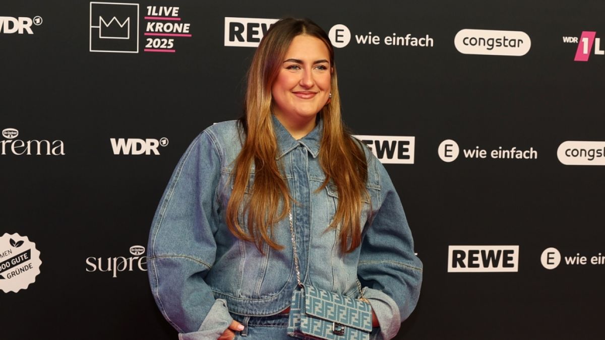 selfiesandra kommt zur Verleihung der 1Live-Krone im Bielefelder Ringlokschuppen. (Foto)