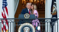 Beim Kongresspicknick am Weißen Haus ließ Melania Trump ihren Ehemann Donald Trump eiskalt abblitzen.