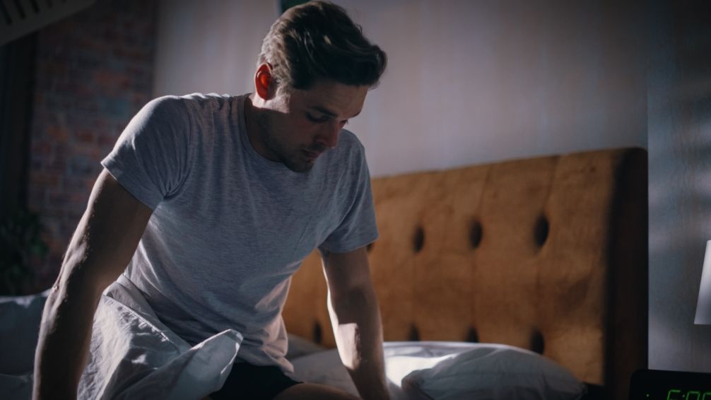 Warum geht es mir nach dem Aufstehen immer so schlecht? Handywecker ist schuld