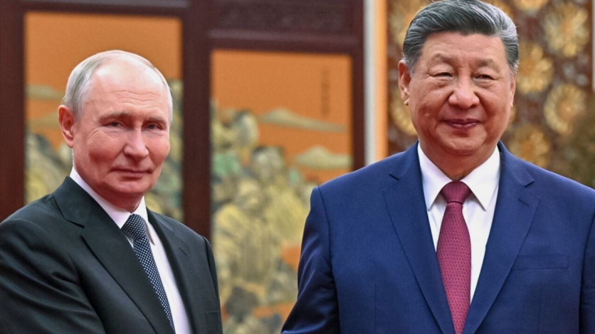 Wladimir Putin (links) bekam von Xi Jinping ein ganz besonderes Bild pr&auml;sentiert. (Foto)