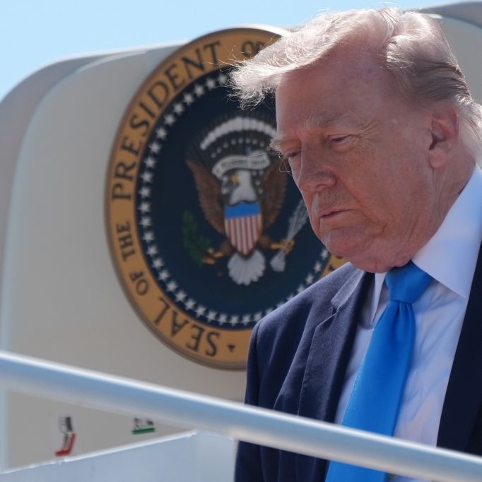 Peinlicher Flaggen-Fauxpas - sein Trump-Telefon wird zur Lachnummer