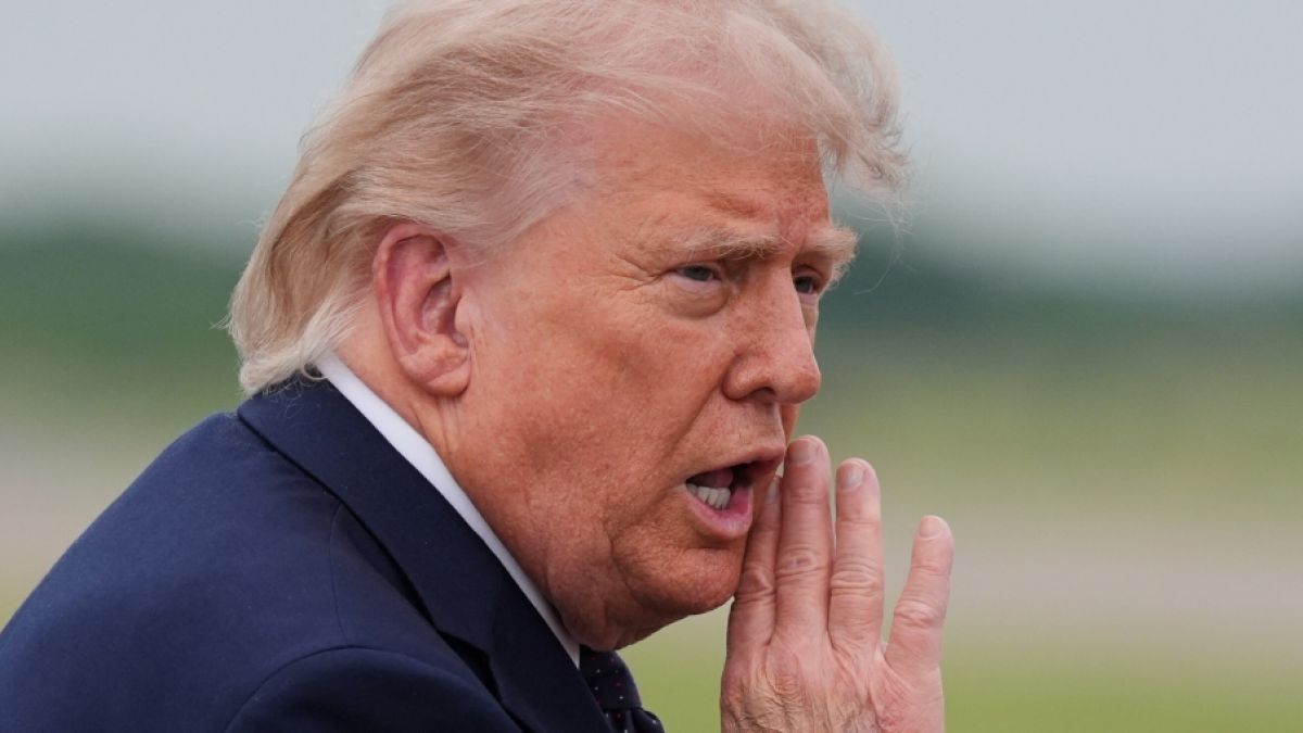 Donald Trump soll nicht gl&uuml;cklich mit einer Entscheidung von Pete Hegseth sein. (Foto)