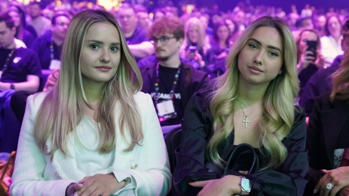 Davina (links) und Shania Geiss (Mitte) haben sich gemeinsam unters Messer gelegt (Foto)