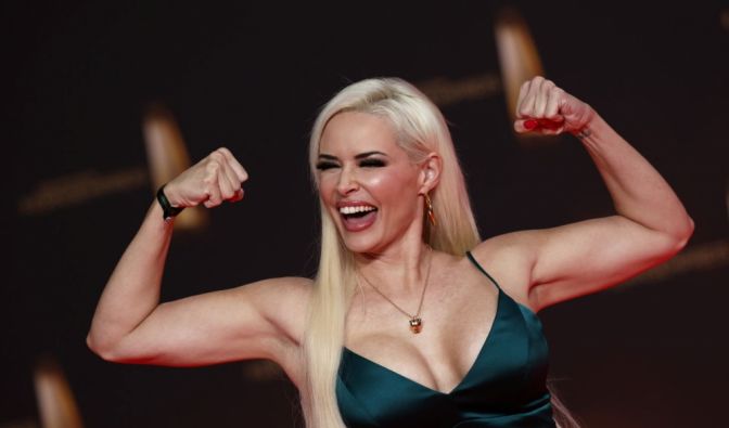 Ihr Mann kann sie nicht umstimmen - TV-Star findet sich "hässlich" Daniela Katzenberger