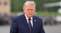 Donald Trump bekommt zum Geburtstag einen Käfig-Kampf im Weißen Haus.