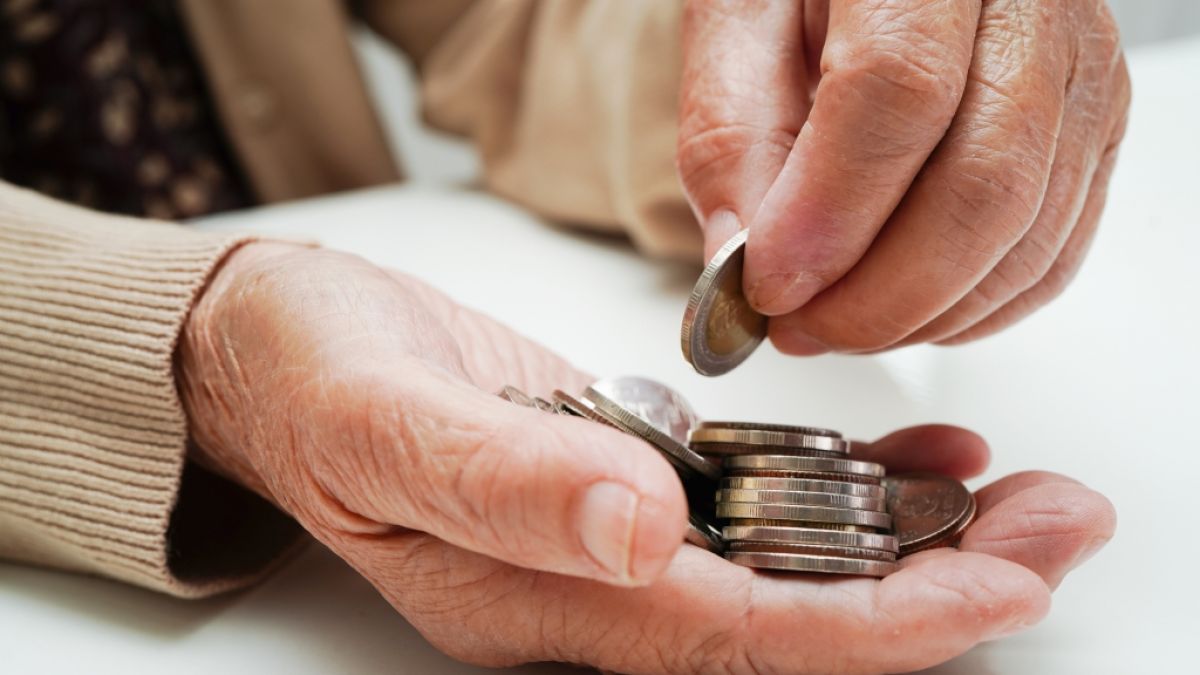 Pension&auml;re erhalten im Schnitt doppelt so viel Geld wie Rentner. (Foto)