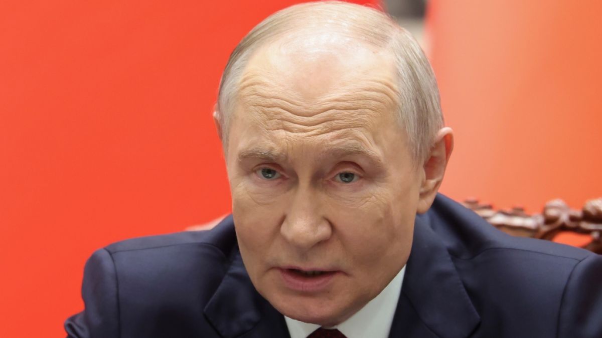 Wladimir Putin d&uuml;rften die Berichte &uuml;ber Explosionen auf einem strategisch wichtigen Milit&auml;rflughafen bei Krasnodar die Sorgenfalten auf die Stirn treiben. (Foto)