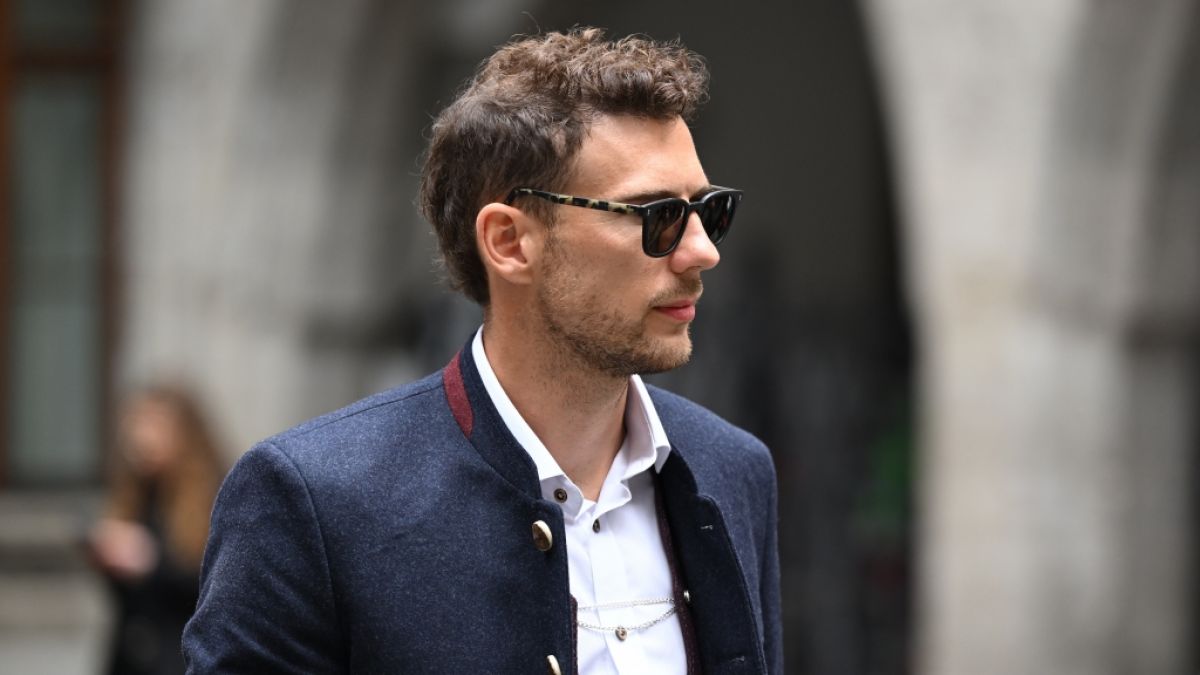 Leon Goretzka w&auml;hrend der Meisterfeier f&uuml;r den FC Bayern M&uuml;nchen 2026. (Foto)