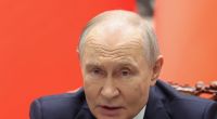 Gerüchte um angebliche Schönheitsoperationen an Wladimir Putins Gesicht reißen nicht ab.