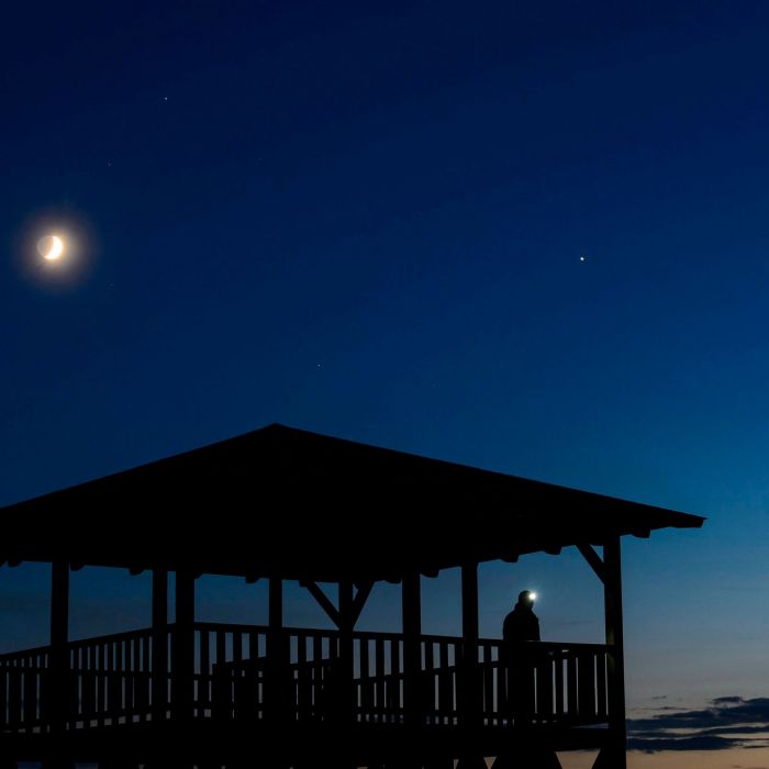 Erdbeermond trifft auf gigantische Asteroiden