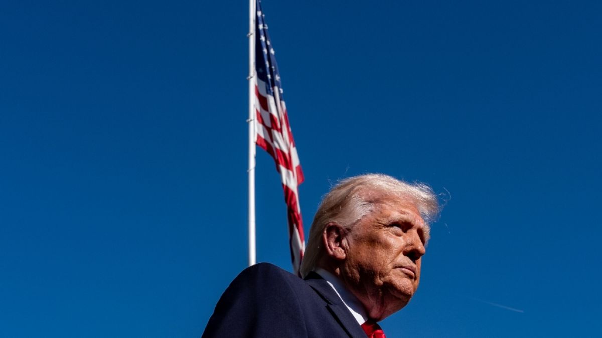 Als US-Pr&auml;sident sollte Donald Trump die Flagge der Vereinigten Staaten eigentlich genau kennen - und doch tappte "The Don" zum wiederholten Male in die patriotische Fehler-Falle. (Foto)