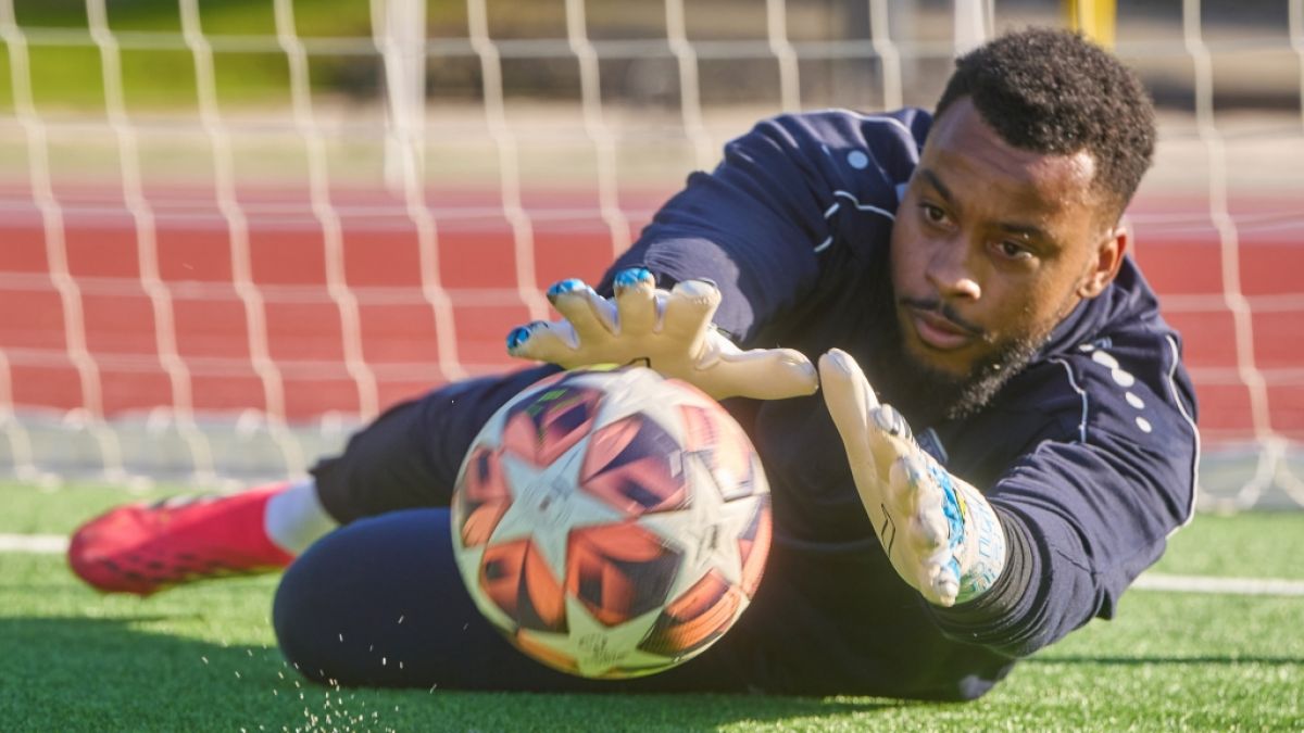 Torwart Josu&eacute; Duverger vom FC Cosmos Koblenz spielt bei der Fu&szlig;ball-WM 2026 f&uuml;r Haiti. (Foto)