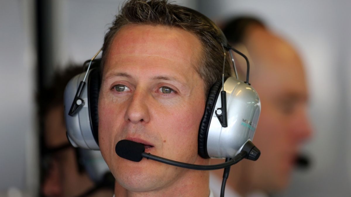 Michael Schumacher ist seit seinem Skiunfall 2013 aus der &Ouml;ffentlichkeit verschwunden. Nun erinnerte sich der Hubschrauberpilot, der ihn damals barg, an die Rettungsaktion. (Foto)