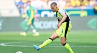 Waldemar Anton ist deutscher Nationalspieler und Verteidiger bei Borussia Dortmund.