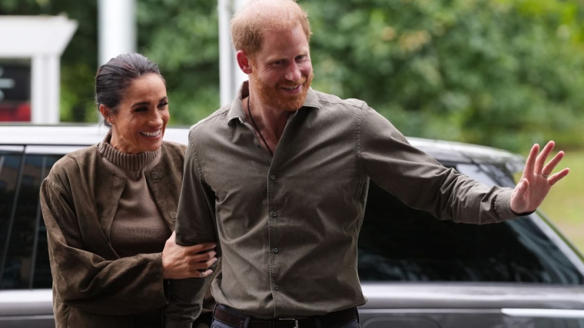 F&uuml;r die Kameras strahlen Meghan Markle und Prinz Harry um die Wette, doch hinter den Kulissen soll das liebe Geld f&uuml;r eine handfeste Ehekrise sorgen. (Foto)