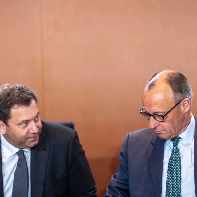 Regierungsparteien in großer Not - Union und SPD stürzen dramatisch ab