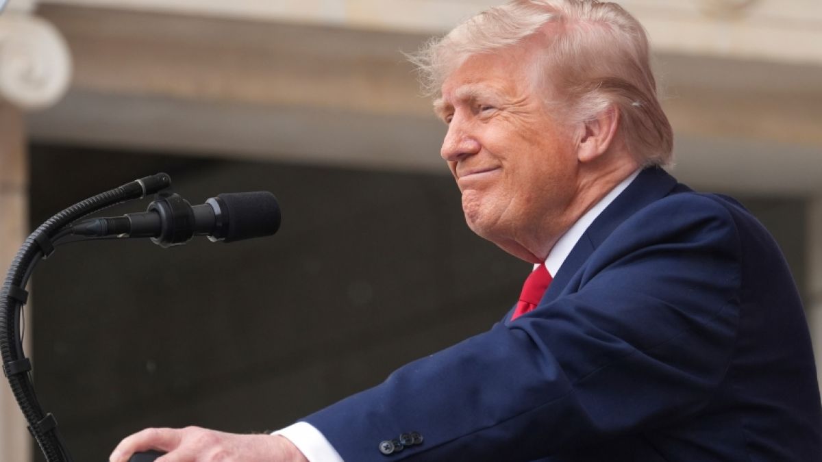 Donald Trump bekommt zu seinem Geburtstag eine K&auml;figschlacht. (Foto)