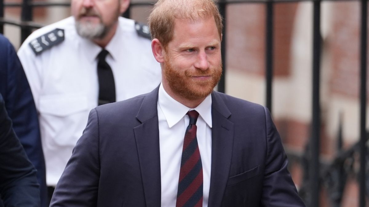 Prinz Harry ist in seiner britischen Heimat nur noch selten zu Gast - ein geplanter Aufenthalt im Sommer 2026 k&ouml;nnte jedoch die Vers&ouml;hnung mit K&ouml;nig Charles III. einl&auml;uten. (Foto)