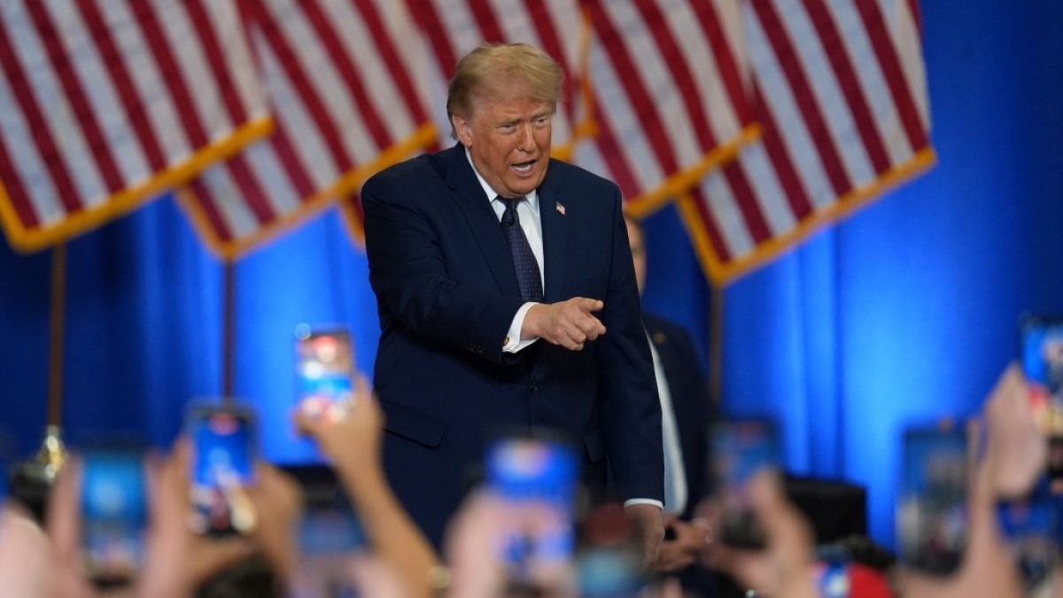 Donald Trump hat auf Truth Social einen manipulierten Vorher-Nachher-Vergleich zum "Reflecting Pool" am Lincoln Memorial ver&ouml;ffentlicht. (Foto)