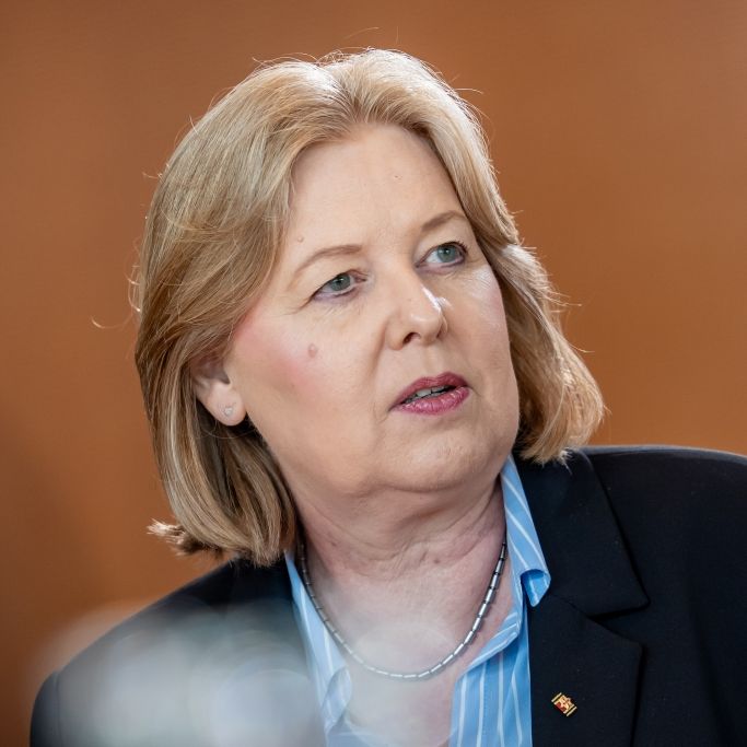 Bas will mit Rentenreform Beamte in die Rentenkasse holen