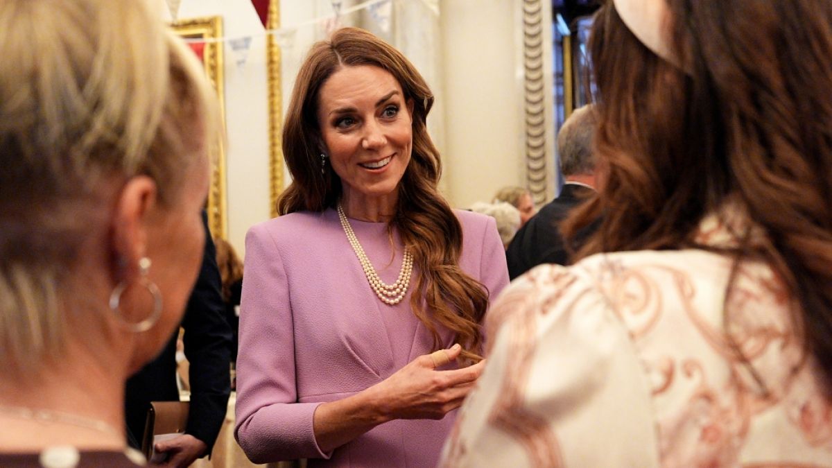 Prinzessin Kate, hier bei einem Termin im April 2026, hat bei einem Empfang im Palast Royals-Verwandte und Promi-G&auml;ste gleicherma&szlig;en &uuml;berstrahlt. (Foto)