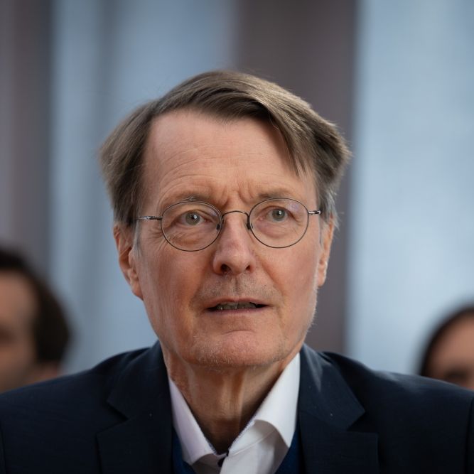 Karl Lauterbach liefert sich ein hitziges Wortgefecht mit Strack-Zimmermann