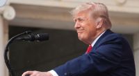 Donald Trump (Foto) driftet seinem Biografen zufolge weiter ab.