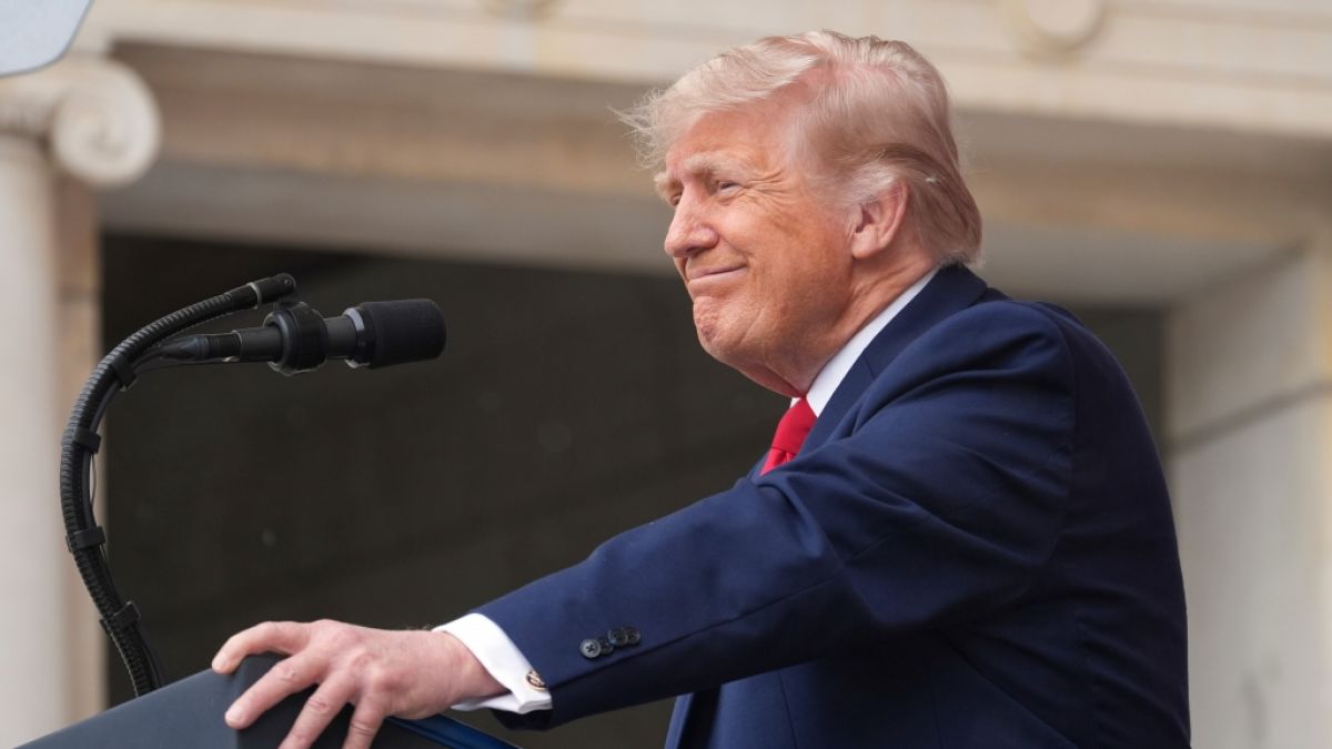 Donald Trump hat Grund zur Freude: Nach einem Milliarden-Deal des Pentagon klingeln bei dem US-Pr&auml;sidenten auch privat die Kassen. (Foto)