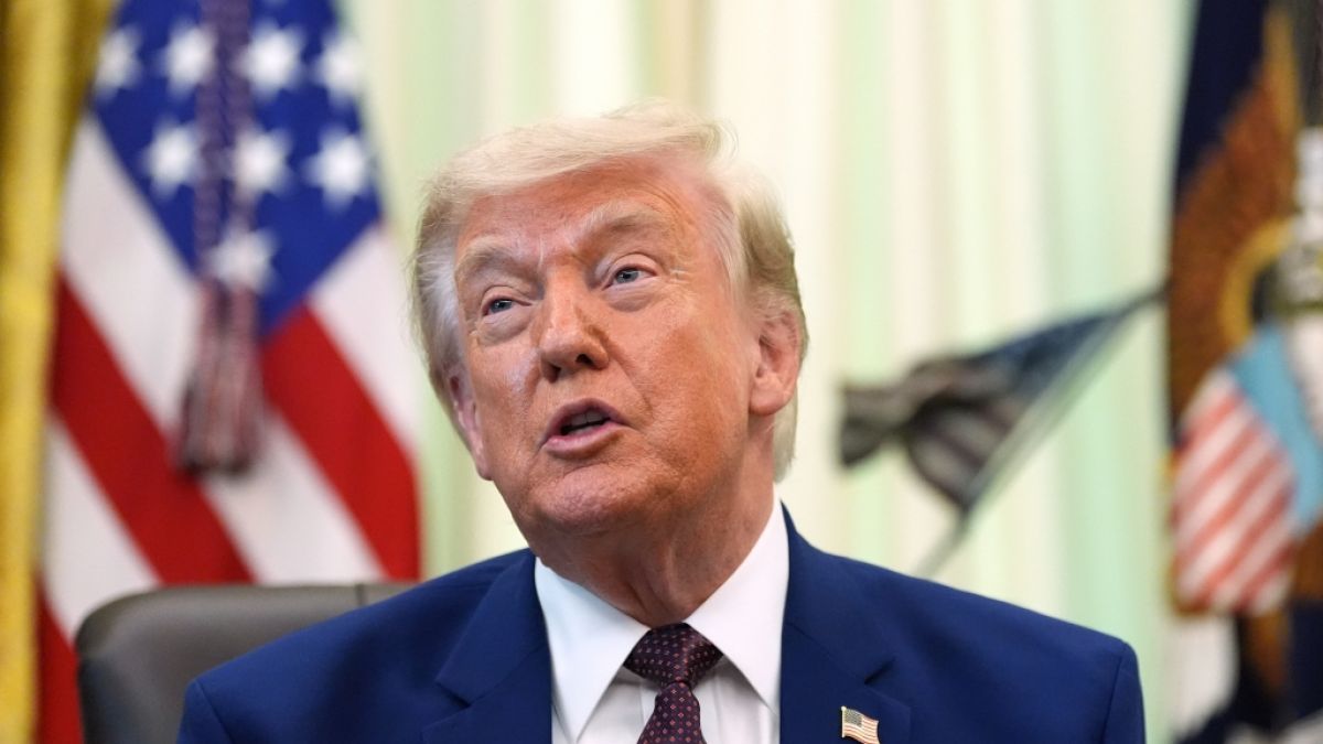 Donald Trump plant einen K&auml;figkampf auf dem Rasen des Wei&szlig;en Hauses. Im Netz sorgt ein Plakat des Events f&uuml;r Aufruhr. (Foto)