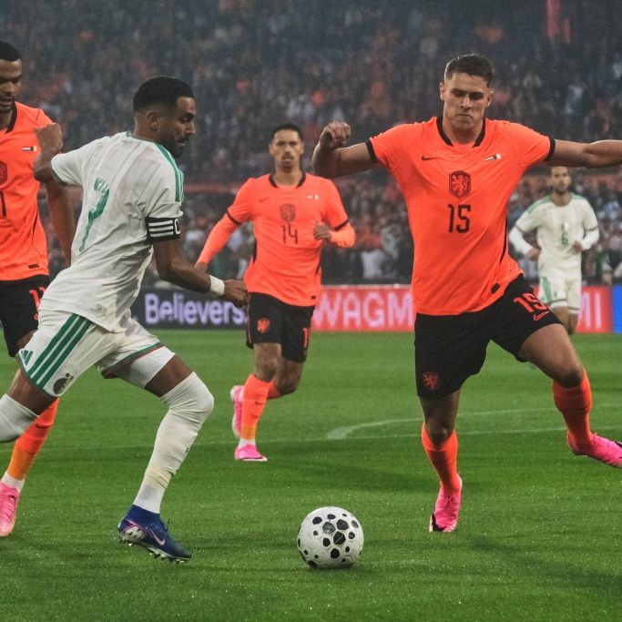Niederlande patzen gegen Algerien