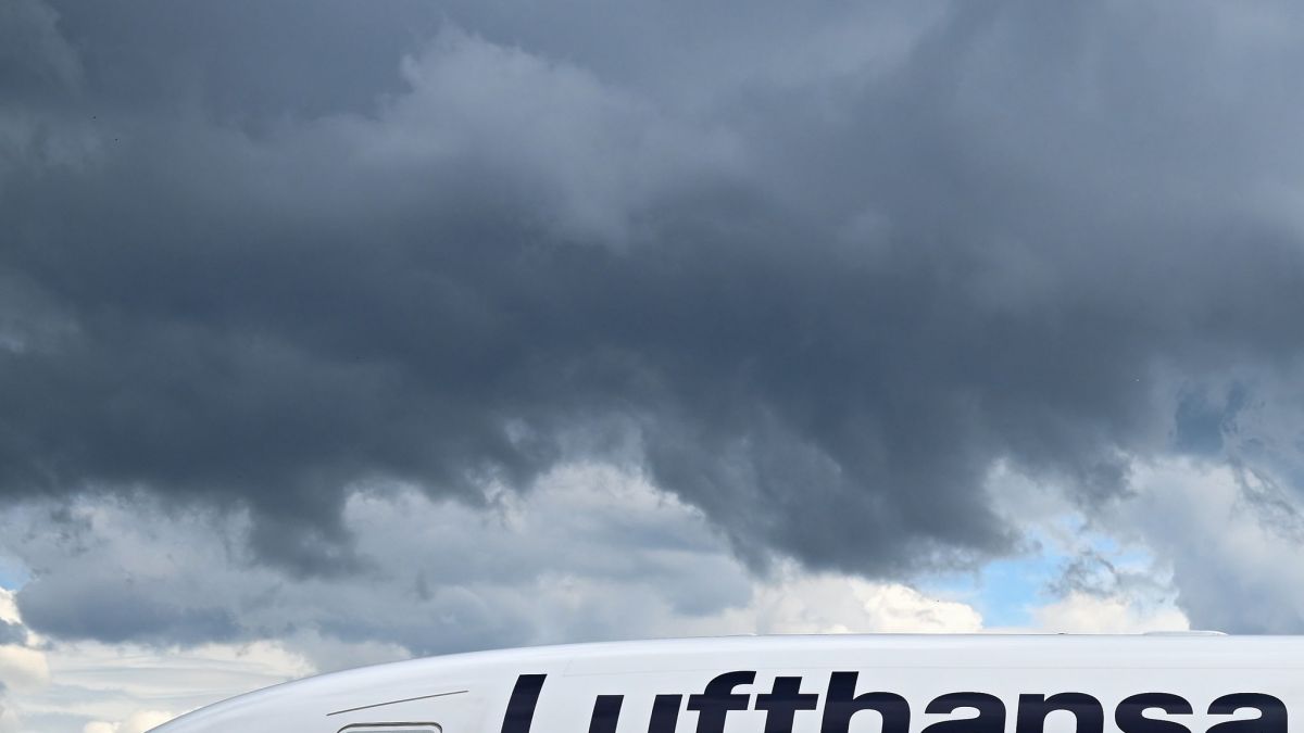 Eine Lufthansa-Maschine krachte auf dem Airport Frankfurt zusammen. (Foto)