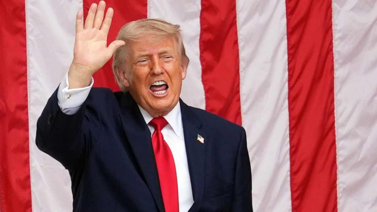 Donald Trump l&auml;sst nichts unversucht, um die zahlreichen Promi-Absagen bei seinem Event zum 250. Geburtstag der USA unter den Teppich zu kehren. (Foto)