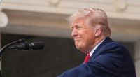 Donald Trump hat seinen geplanten Geheimdienstchef bloßgestellt.
