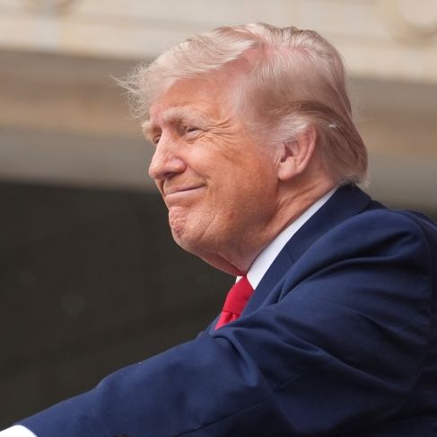 Donald Trump hat seinen geplanten Geheimdienstchef bloßgestellt.