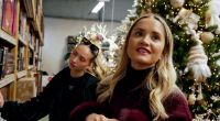 Davina und Shania sollen das Familienchalet in Valberg weihnachtlich einrichten, damit ihr Vater Robert im Hochsommer Weihnachten feiern kann. 
