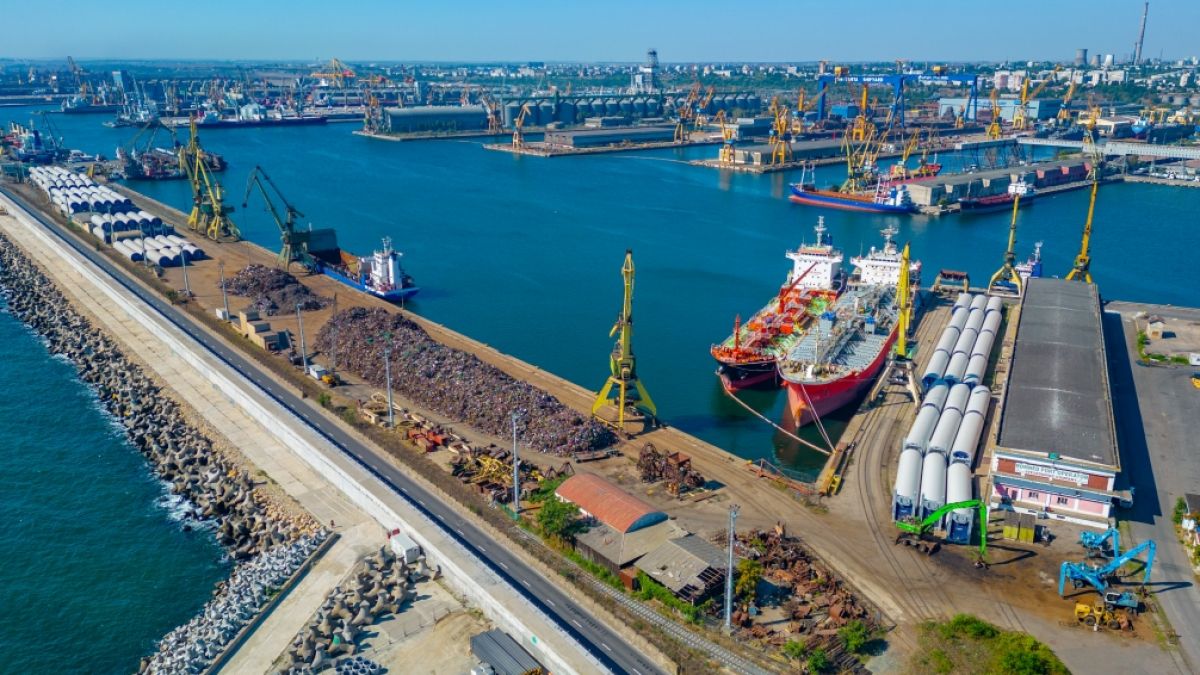 Die Aufnahme zeigt den rum&auml;nischen Schwarzmeerhafen Constanța, in dem am Freitag eine Seedrohne explodiert ist. (Foto)