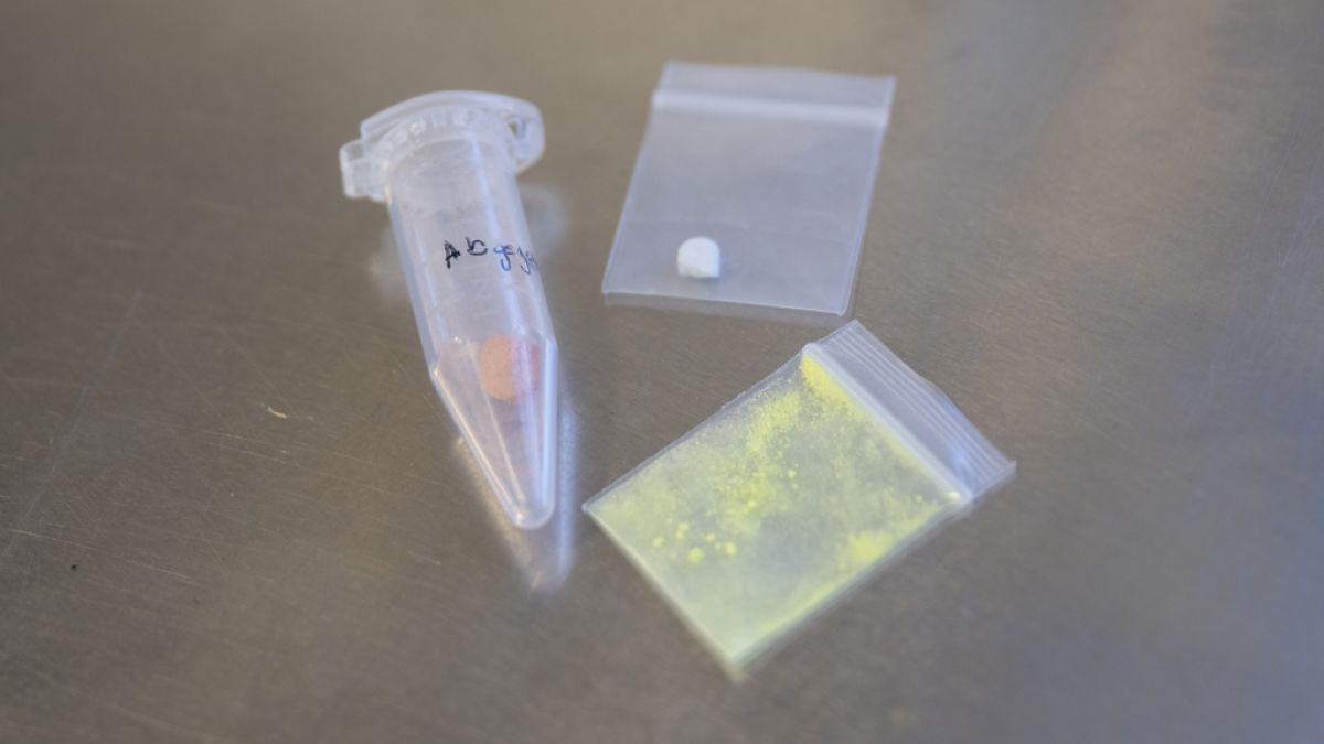 Beim Drug-Checking k&ouml;nnen Konsumenten Drogen in allen Formen testen lassen - von Tabletten &uuml;ber Pulver bis hin zu Fl&uuml;ssigkeiten. (Foto)