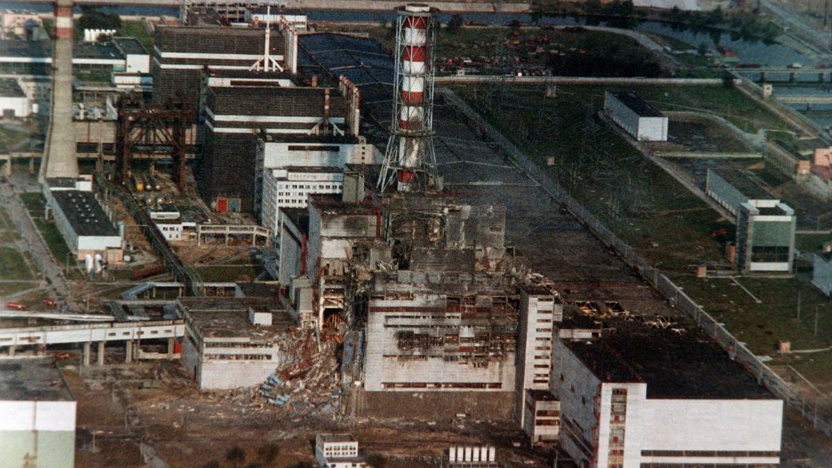Blick auf den zerst&ouml;rten Reaktor im Mai 1986. Russen-Drohnen haben eine Anlage f&uuml;r Kernmaterial getroffen. (Foto)