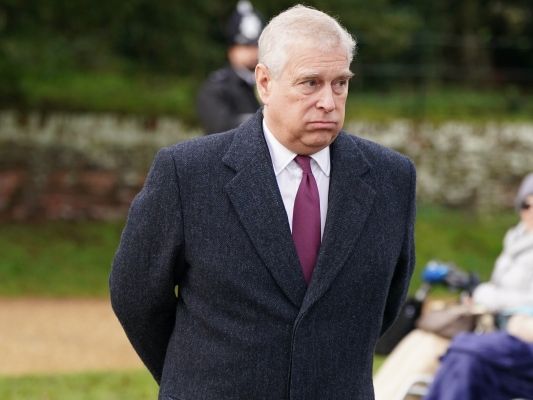 Neue Epstein-Enthüllungen: Epsteins Assistentin packt über geheime Treffen mit Ex-Prinz Andrew im Palast aus