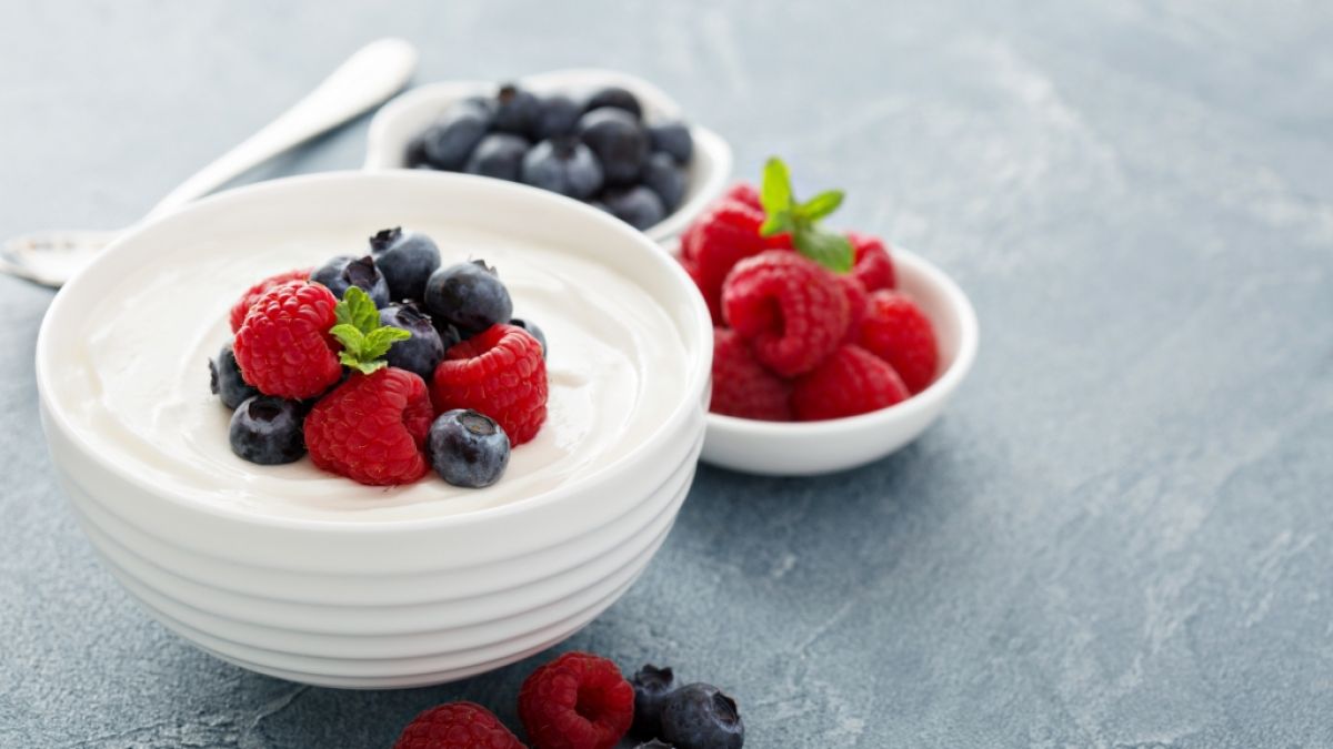 Viele Fitness-Fans greifen zu Skyr oder Magerquark, um viele Proteine bei wenig Kalorien aufzunehmen. (Foto)