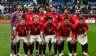 Fußball: Die ägyptische Mannschaft stellt sich vor dem Halbfinalspiel des Afrika-Cups zwischen Senegal und Ägypten für ein Mannschaftsfoto auf. Ägypten nimmt an der Fußball-WM 2026 teil, vom 14.01.2026. (Symbolbild)