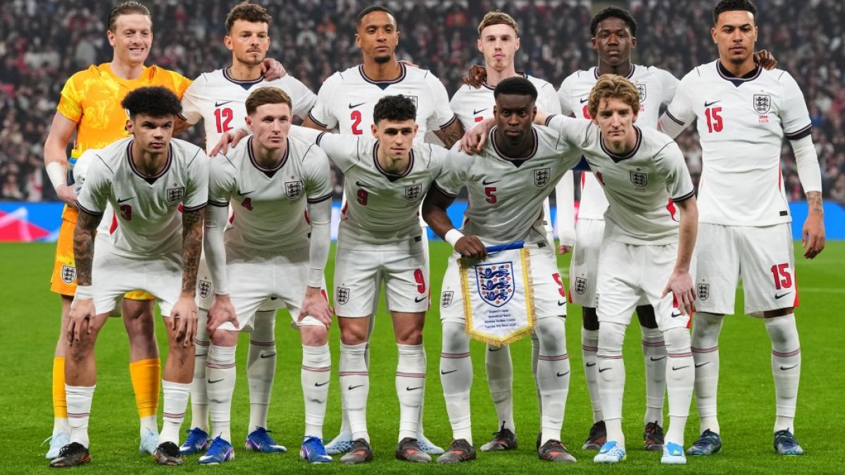 Die Spieler aus England posieren f&uuml;r ein Mannschaftsfoto vor dem Beginn des internationalen Freundschaftsspiels zwischen England und Japan. England nimmt an der Fu&szlig;ball-WM 2026 teil, am 31.03.2026. (Symbolbild) (Foto)