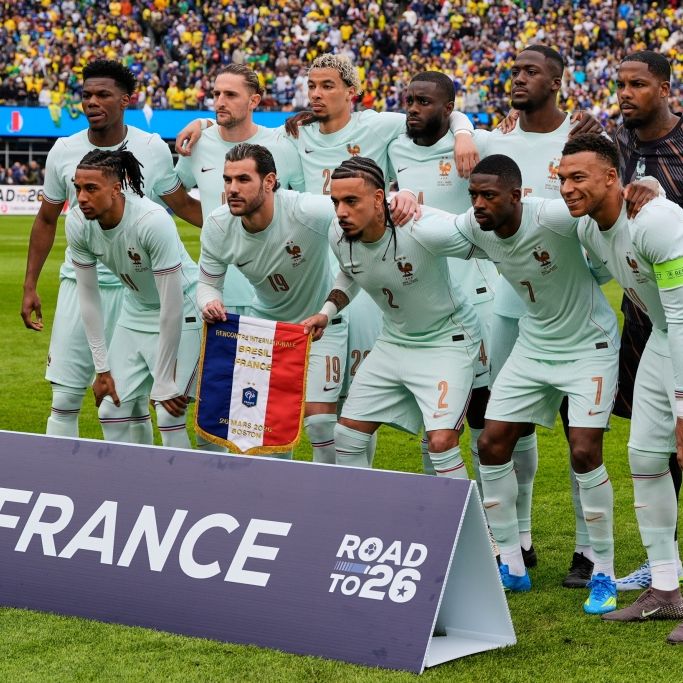 Französische Spieler stellen sich vor dem internationalen Freundschaftsspiel zwischen Brasilien und Frankreich in Foxborough, Massachusetts für ein Mannschaftsfoto auf. Frankreich nimmt an der Fußball-WM 2026 teil, am 26.03.2026. (Symbolbild)