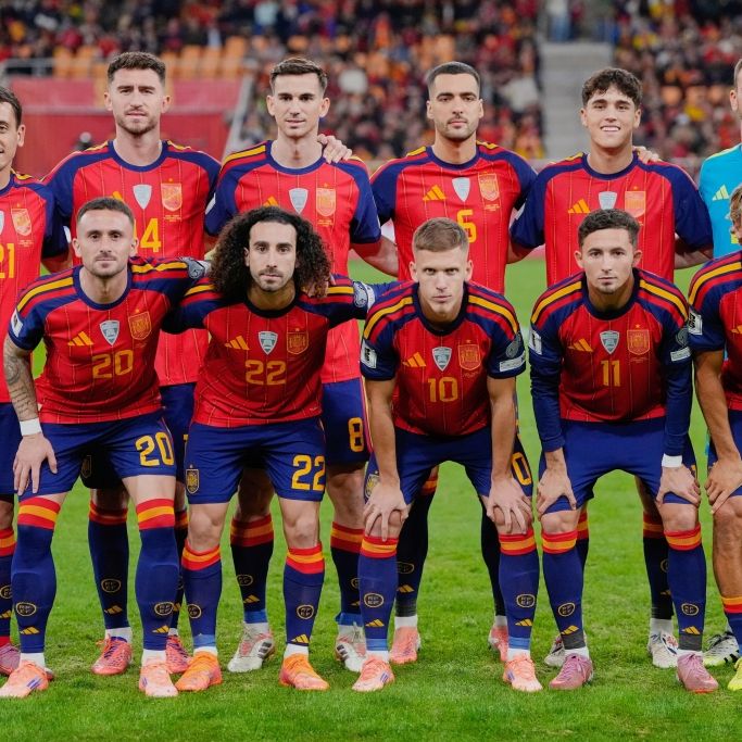 Die Spieler Spaniens posieren für ein Mannschaftsfoto vor dem WM 2026-Qualifikationsspiel der Gruppe E gegen die Türkei. Spanien nimmt an der Fußball-WM 2026 teil, am 18.11.2025. (Symbolbild)