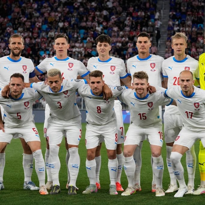 Die Spieler aus Tschechien stellen sich vor dem Qualifikationsspiel für die Fußballweltmeisterschaft 2026 in der Gruppe L zwischen Kroatien und der Tschechischen Republik, am 09.06.2025. (Symbolbild)
