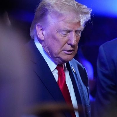 Donald Trump hatte wieder einmal Probleme, geradeaus zu laufen.