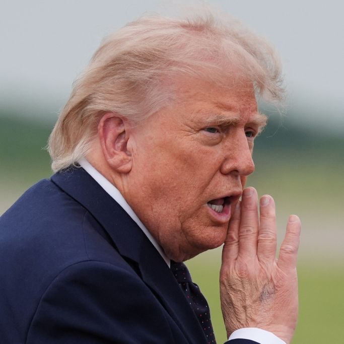 Donald Trump verlor während eines TV-Interviews die Nerven und stürmte wutentbrannt aus dem Studio - nun steht der Verdacht im Raum, dass der Wutausbruch eiskalt inszeniert wurde.