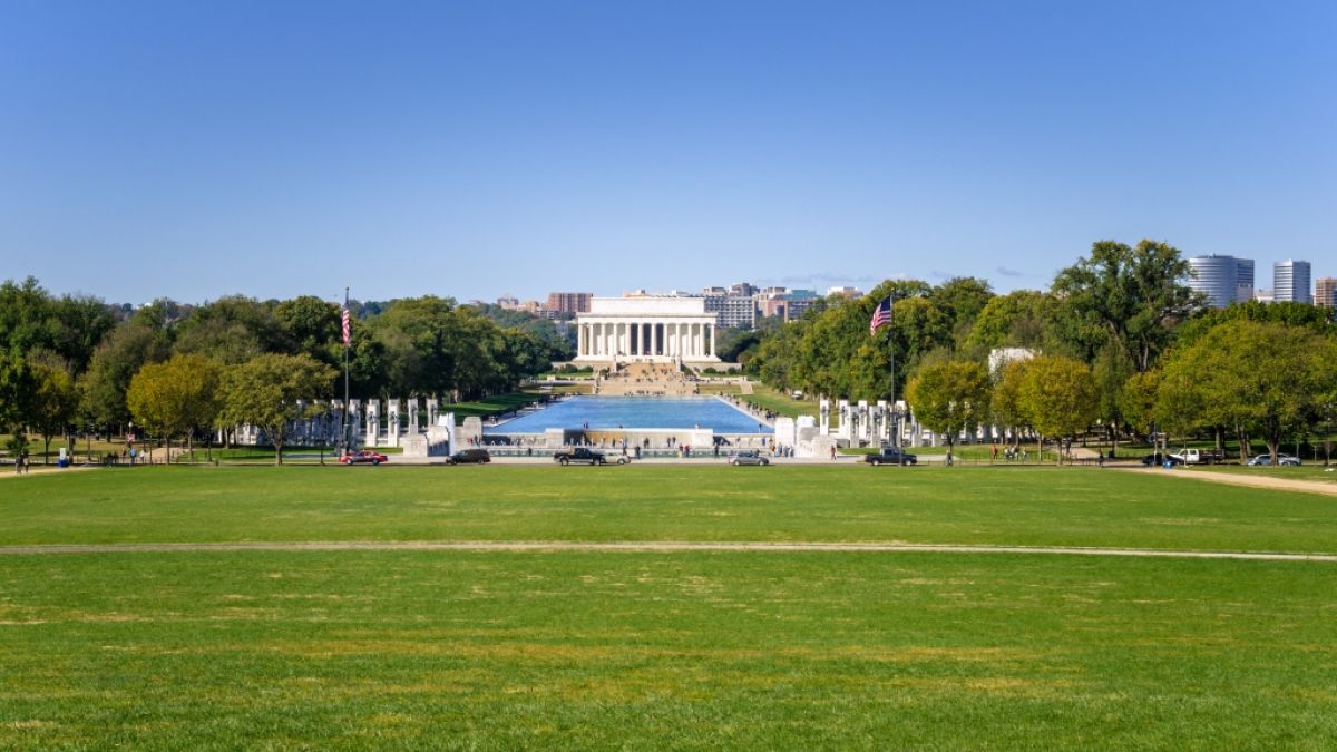 Unbekannte haben die Zahlen "8647" auf den Rasen der National Mall in Washington geschrieben. (Foto)