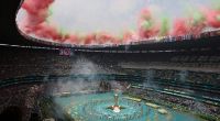 Ein überdimensionaler WM-Pokal wurde auf dem Rasen platziert. Zudem gab es ein buntes Feuerwerk im Stadion von Mexiko-Stadt.